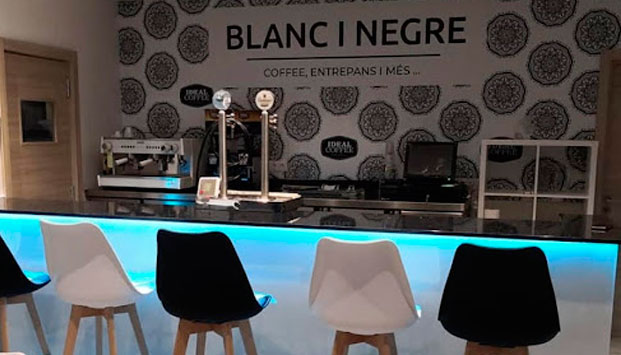 CAFETERÍA & BAR BLANC I NEGRE